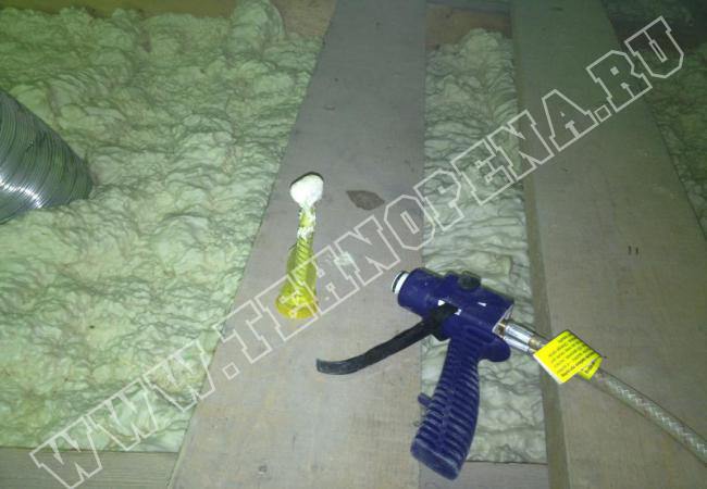 УТЕПЛЕНИЕ ЧЕРДАЧНОГО ПЕРЕКРЫТИЯ МЕТОДОМ НАПЫЛЕНИЯ ППУ УСТАНОВКАМИ FOAM KIT