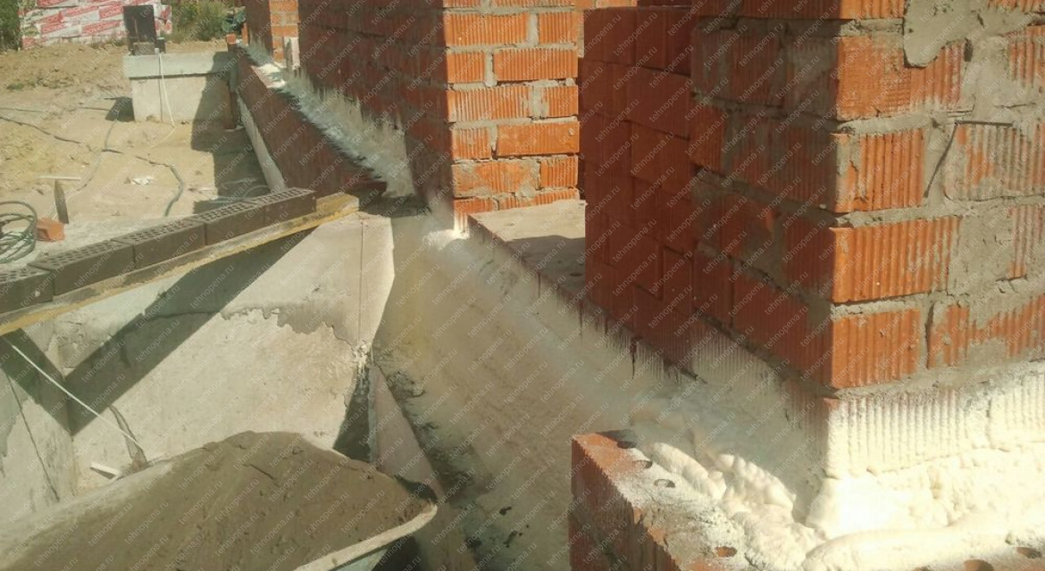 Утепление стен цоколя заливкой ппу