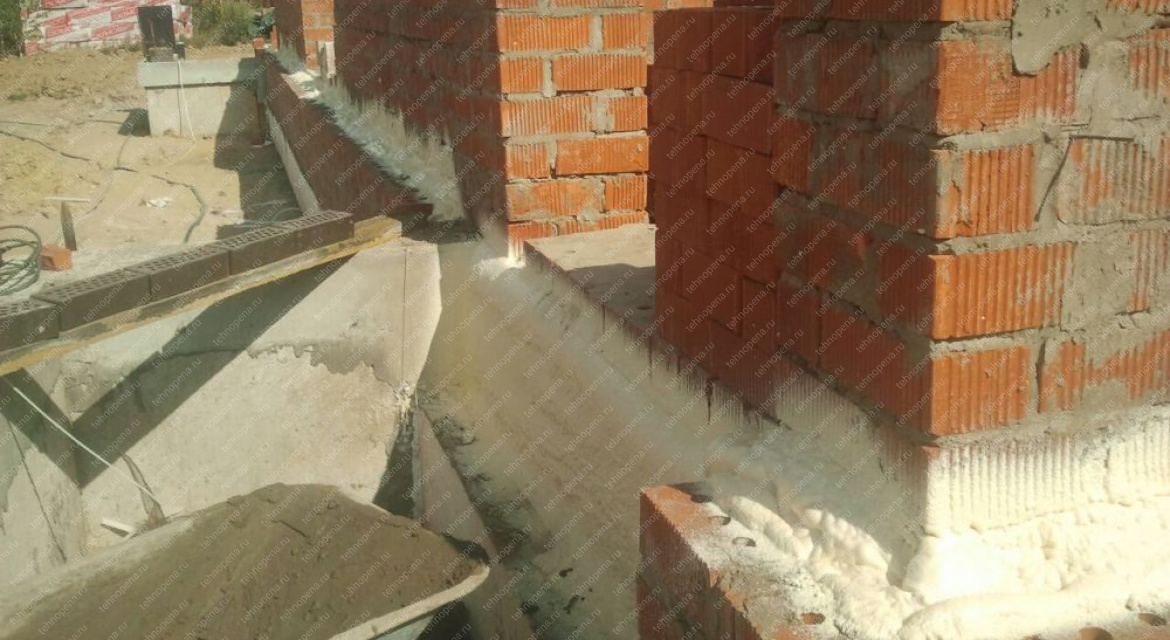 Цоколь пенополиуретаном 