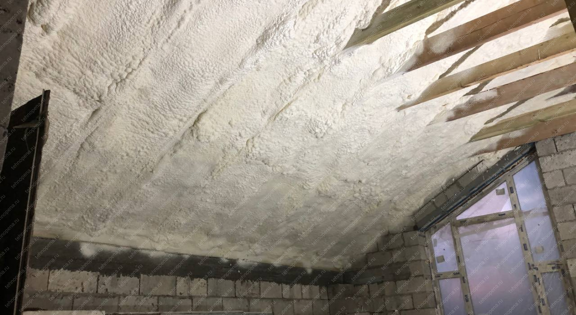 Напылить ППУ на мансарду
